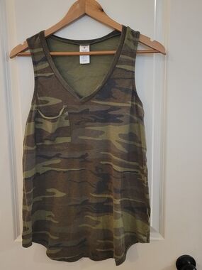 Members Mark Camo V-Neck Tank Top - Green & Olive